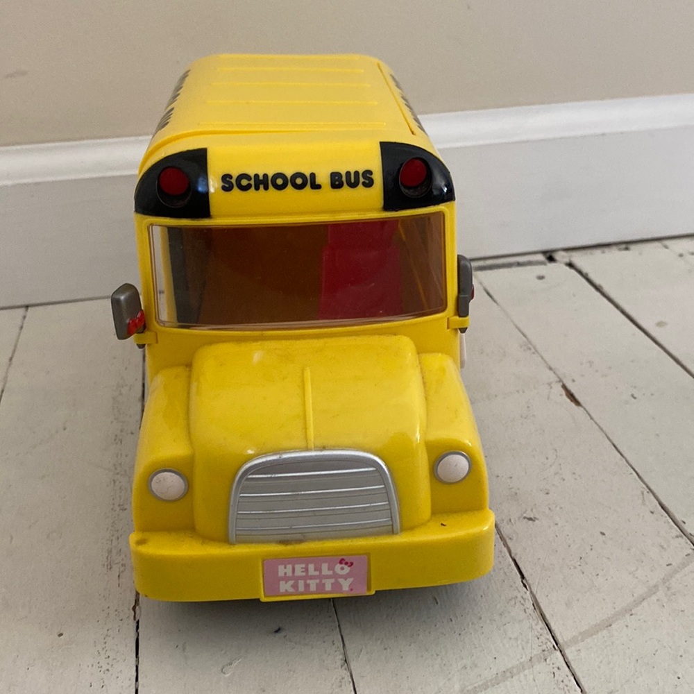 Hello Kitty School Bus